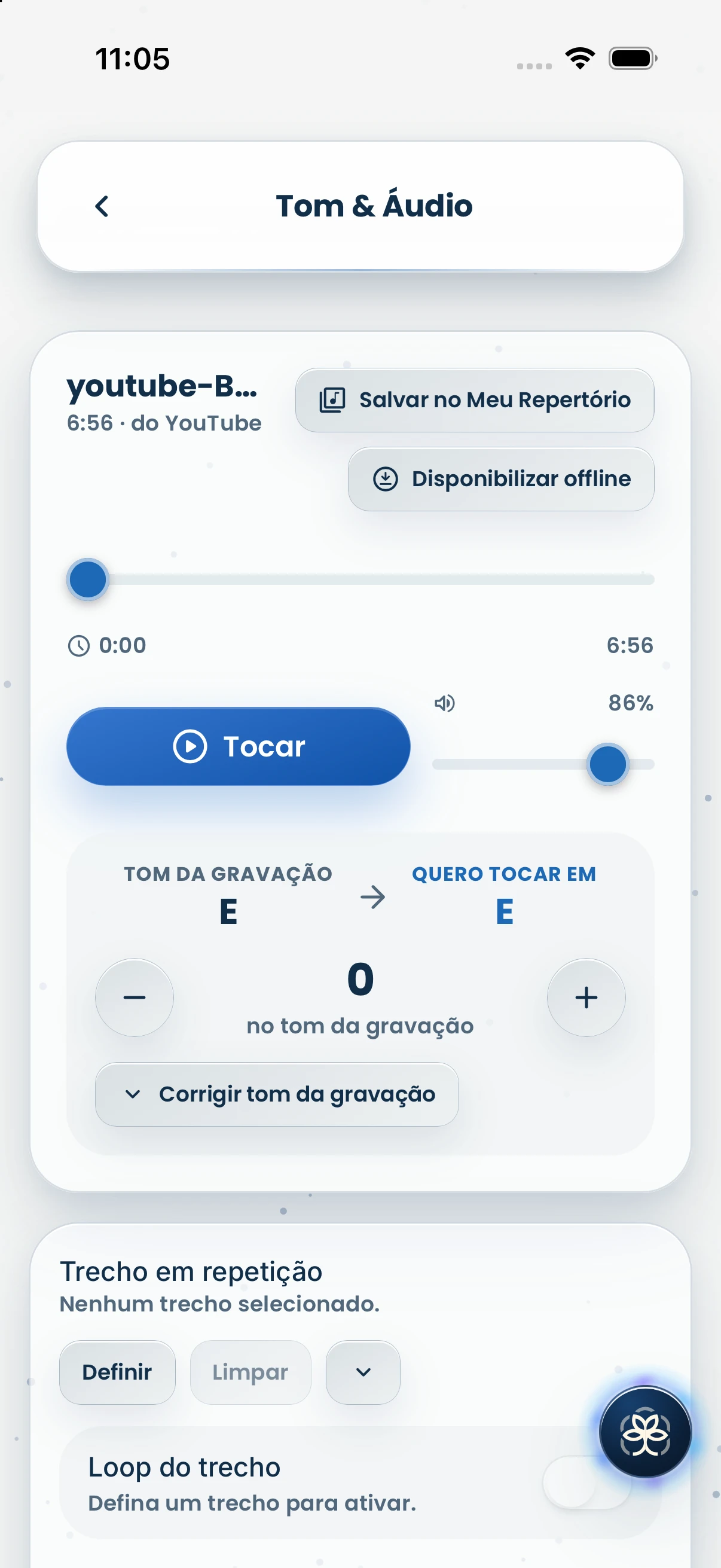 Print atual de Tom & Áudio no iPhone 17: áudio do YouTube carregado, transposição de tom e opção de disponibilizar offline.